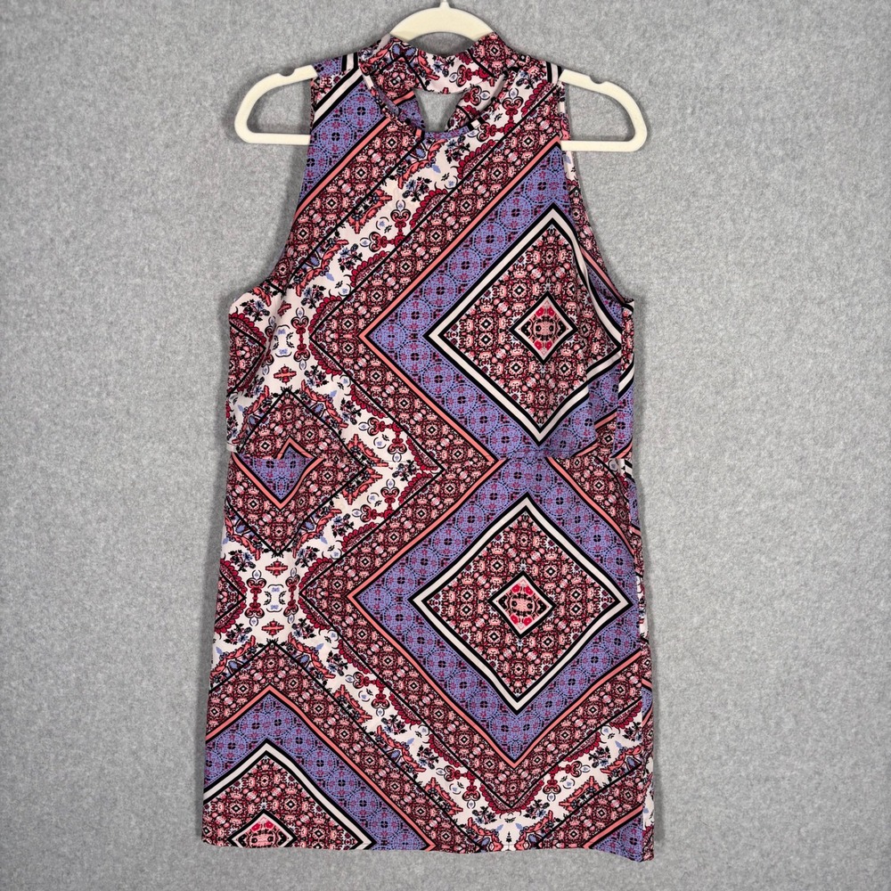 Scarf Print Shift Dress 8 Paisley Medallion Boho Back Leck Tie Layered Boho Mock